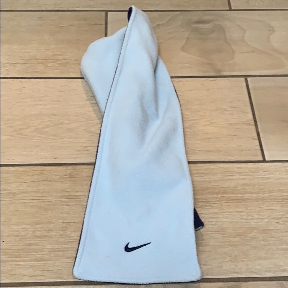 Nike scarf used once